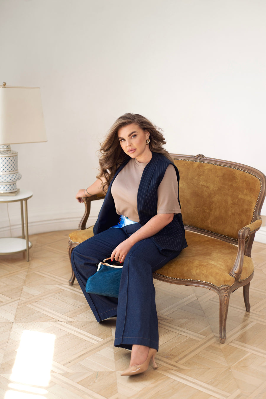 Vestă cu dungi decupate