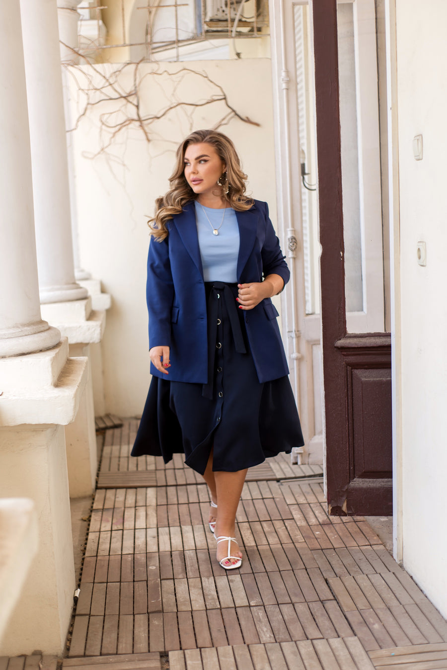 Ravni izrezani blejzer