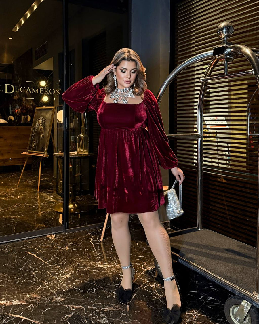 Krátké sametové šaty