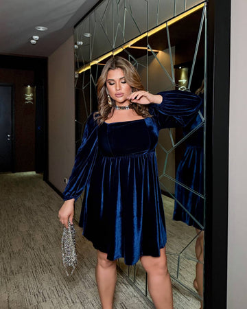 Krátké sametové šaty