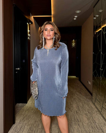 Krátké šaty ze strukturované látky