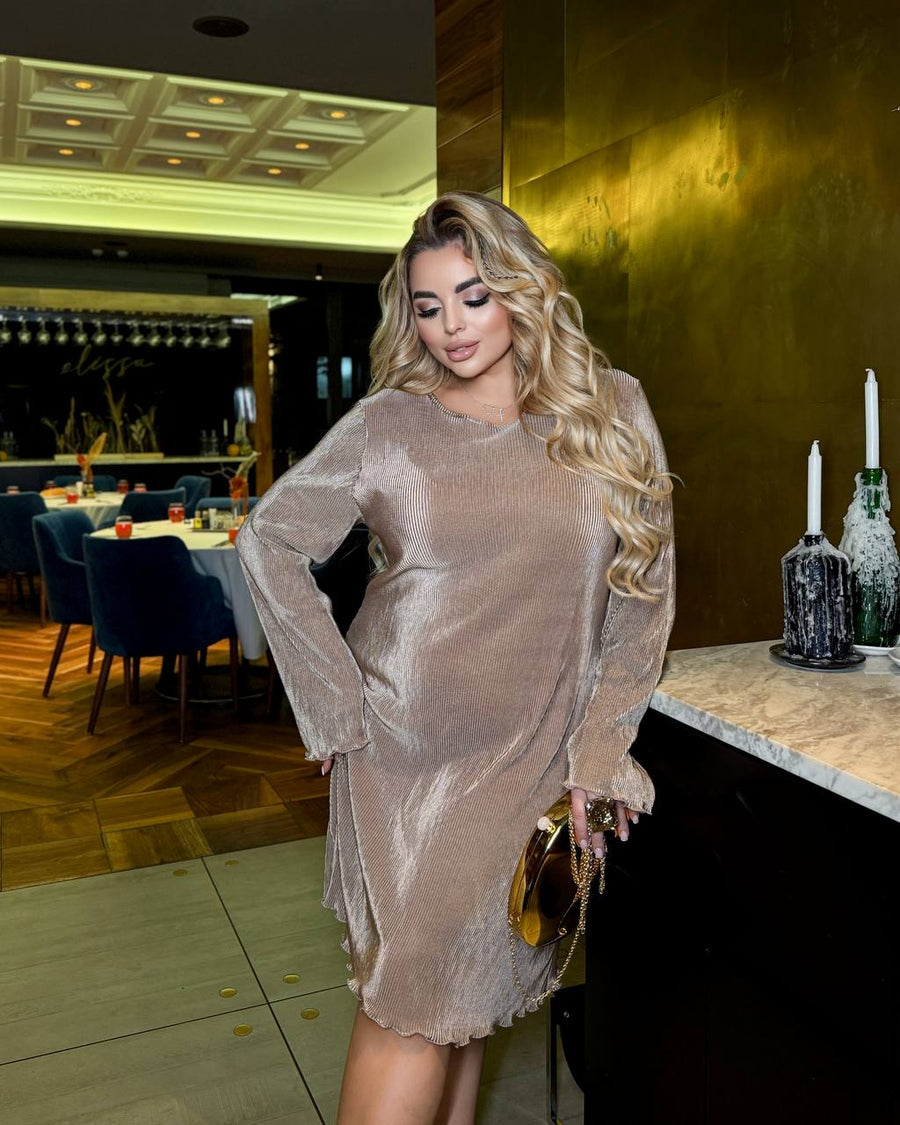 Krátké šaty ze strukturované látky