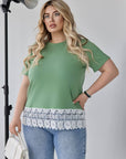 Basic T-shirt with lace  от cotton и elastan, подходяща за гащеризон, показана в изображението.