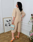 Комплект от linenена blouse с връзки и linenени shorts, българска марка, за летен стил и комфорт.