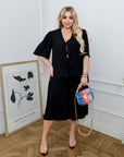 Комплект от linenена blouse с връзки и Beigeи shorts, подходящ за летен стил Waist linen и polyester.