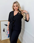 Комплект от linenена blouse с връзки и Beigeи shorts, моден летен комплект, за комфортен ежедневен стил.
