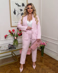 Business set with blouse от viscose и cotton, изображение на елегантен офисен тоалет с модерна blouse и pants