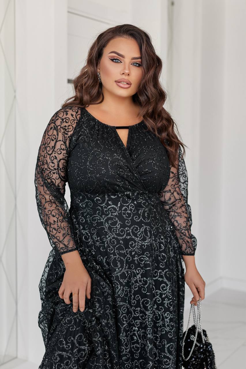 Večerní šaty s výšivkou