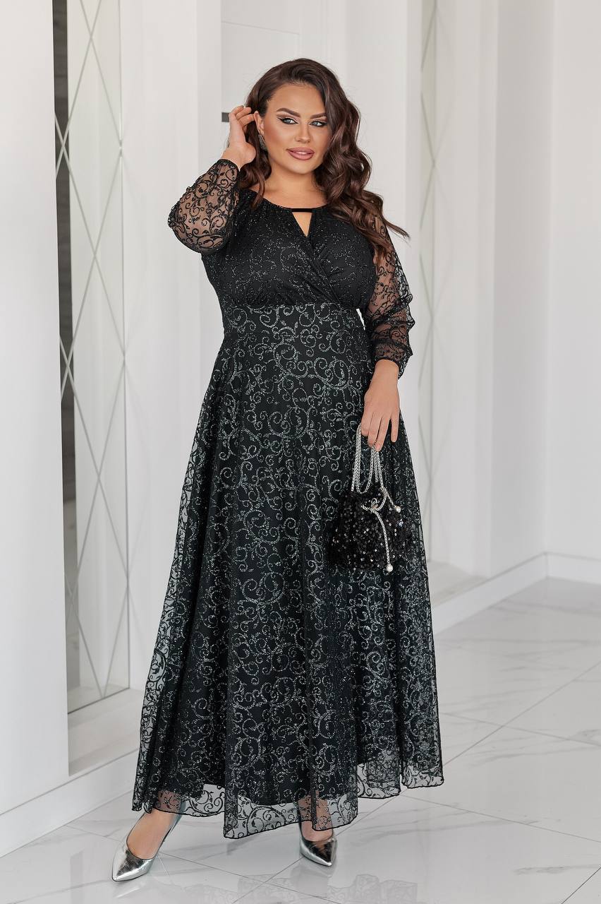 Večerní šaty s výšivkou