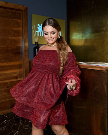 Krátké třpytivé šaty