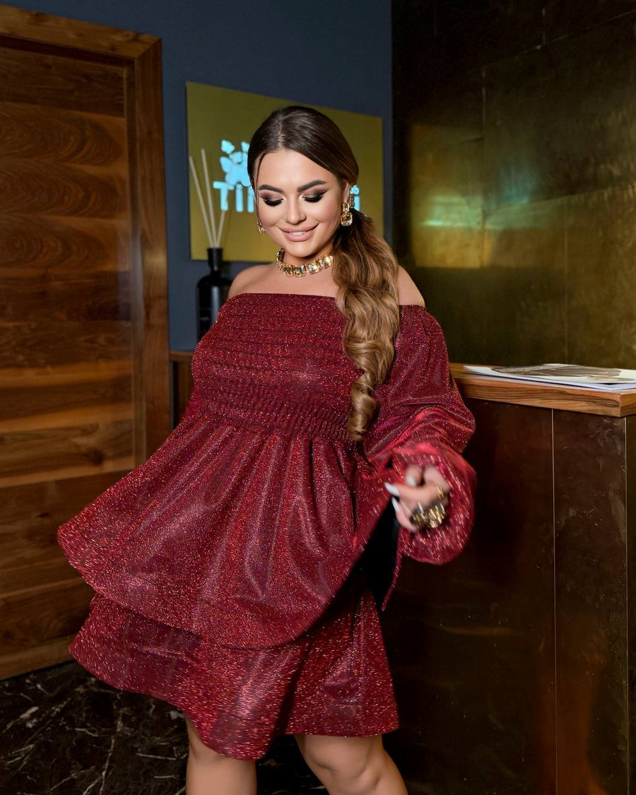 Krátké třpytivé šaty