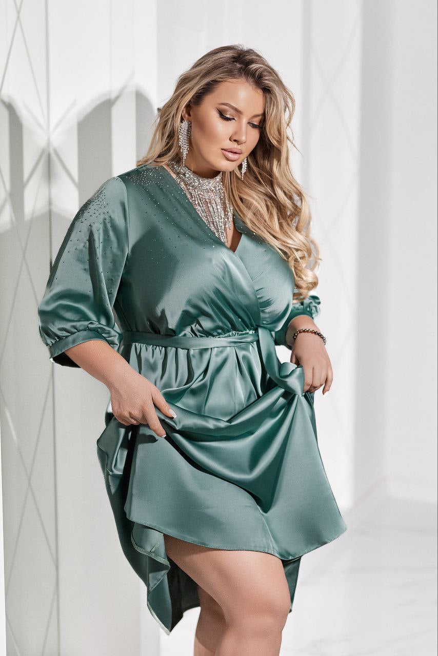 Satijnen jurkje met steentjes