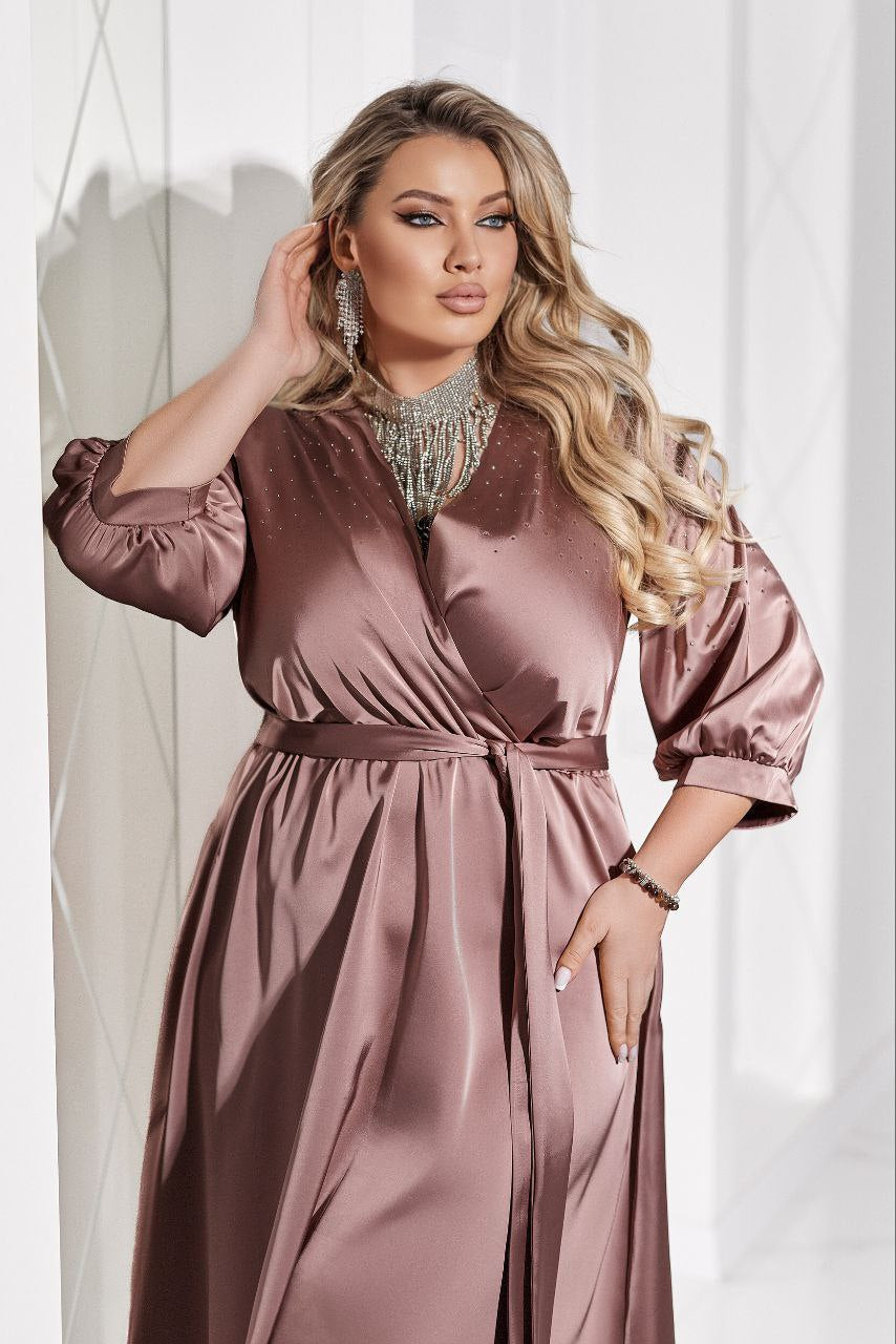 Satijnen jurkje met steentjes