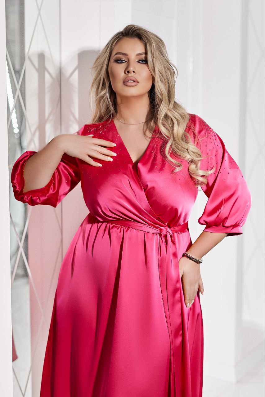 Satijnen jurkje met steentjes