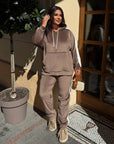 Hooded velvet set, composed of viscose, cotton and elastane, in luxurious and soft design.