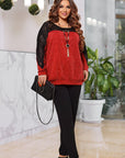 Set with a jumper made from polyester, viscose and elastane, with lurex effect, in the image.