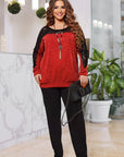 Set with a lurex jumper from IT, polyester, viscose and elastane, shown in the image.