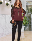 Set with a lurex jumper from an Italian brand, polyester, viscose and elastane, with bright and luxurious details.