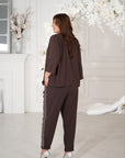 Комплект linenени pantsи с декоративни камъни и linenти, произведени от Composition: linen 80%, polyester 20%.