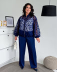 Set with a mesh bomber jacket made from polyester, viscose and spandex, stylish and comfortable for everyday wear.