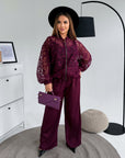 Set with a mesh bomber jacket made from polyester, viscose and spandex, stylish and modern, shown in the image.