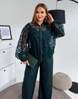 Set with a mesh bomber jacket made from polyester, viscose and spandex, stylish and comfortable for everyday wear.