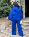 Satin-finish set made from polyester, viscose and elastane, with smooth satin texture, shown in the image.