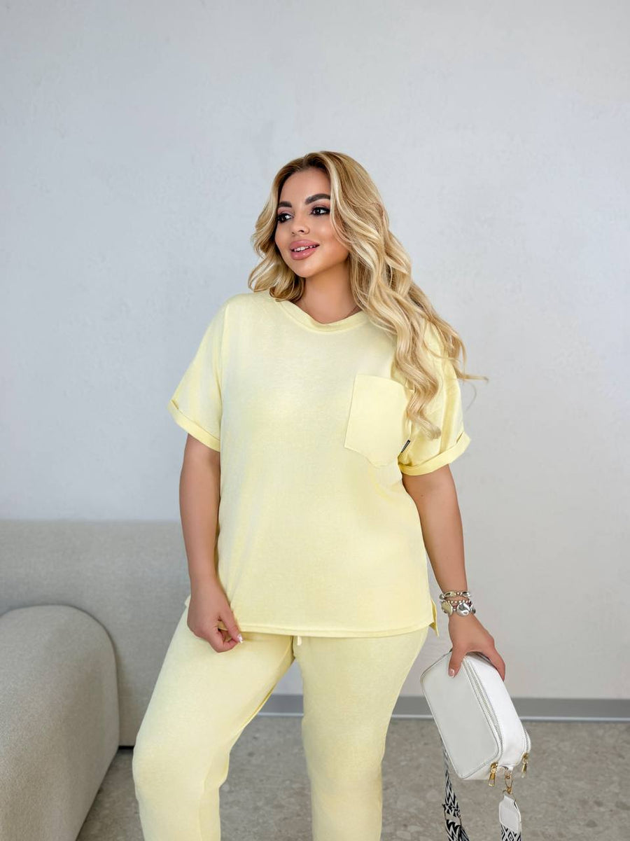 Set of T-shirt and cropped shorts