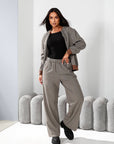 Conjunto cazadora bomber y pantalón