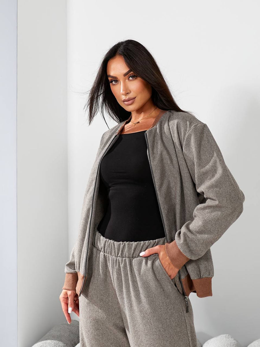 Conjunto cazadora bomber y pantalón