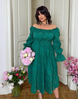 Organza midi dress  с polyester, показана на модел, с деликатни детайли и елегантен дизайн.