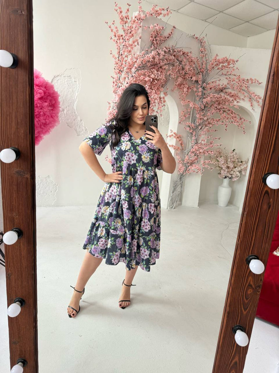 Loose-fitting floral dress