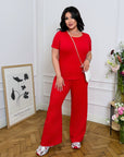Knit set  с cotton, polyester и elastan, носен от модел, показан на снимката.