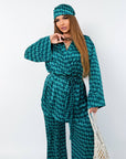 Printed set with a scarf  от polyester, viscose и elastan, демонстрираен на изображението.