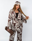 Printed set with a scarf  от polyester, viscose и elastan, с ярък дизайн и мека текстура.