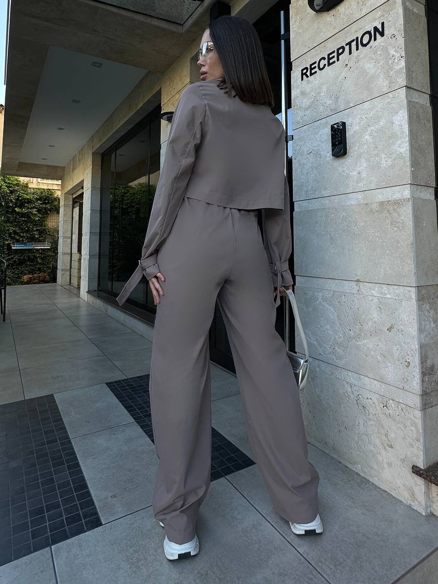 Conjunto trench corto y pantalón