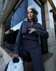 Set aus kurzem Trenchcoat und Hose