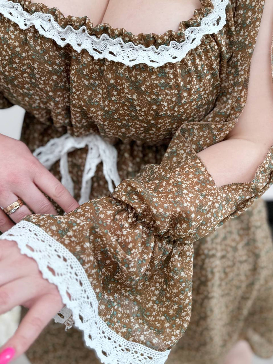 Chiffon dress with lace