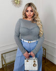 Draped blouse  от polyester и spandex, с елегантен дизайн и драпирани детайли, подходяща за ежедневни и официални случаи.