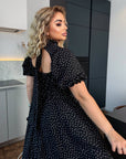 Vestido midi arrugado de lunares