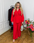 Conjunto ligero de blusa y pantalón.