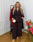 Conjunto ligero de blusa y pantalón.