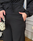 Conjunto ligero de blusa y pantalón.