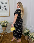 Vestido midi con cuello llamativo