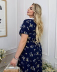 Vestido midi con cuello llamativo