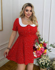 Vestido corto con cuello llamativo
