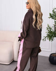 Комплект за разходки с ярки цветове, съдържа viscose и cotton, със стиlinen  дизайн и ярки акценти.