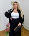 Комплект с skirt и кожени вложки, изработен от viscose 70% и cotton 30%, модел с модерен дизайн и текстурирани детайли.