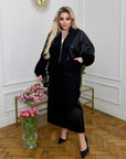 Комплект с skirt с кожени вложки, изработен от viscose и cotton, показан в изображението.