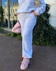 Fleece set with wide-leg trousers, polyester and elastane, image of a comfortable and warm winter outfit.